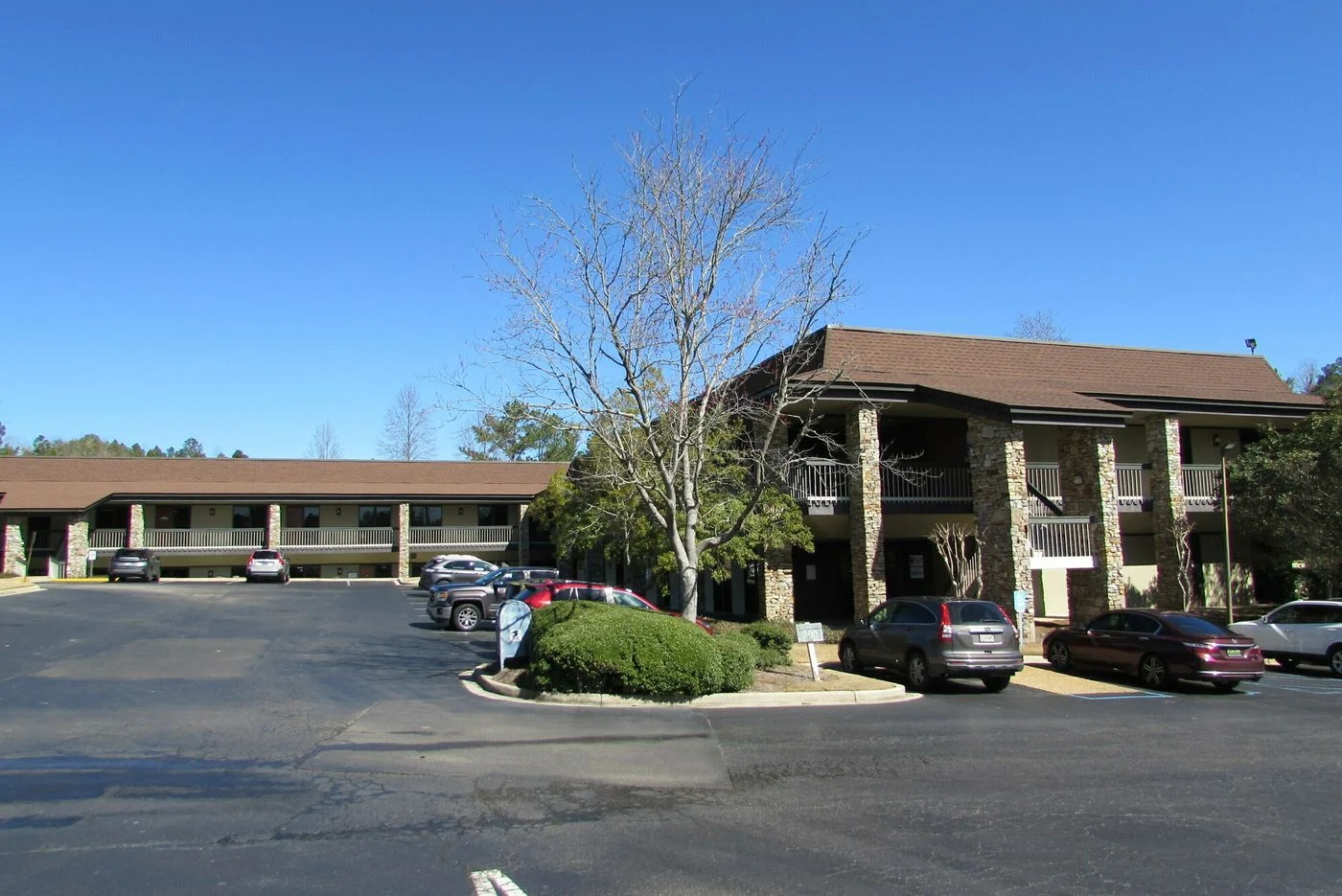 Photo-2 of 200 Cahaba Park Cir, Birmingham, AL 35242