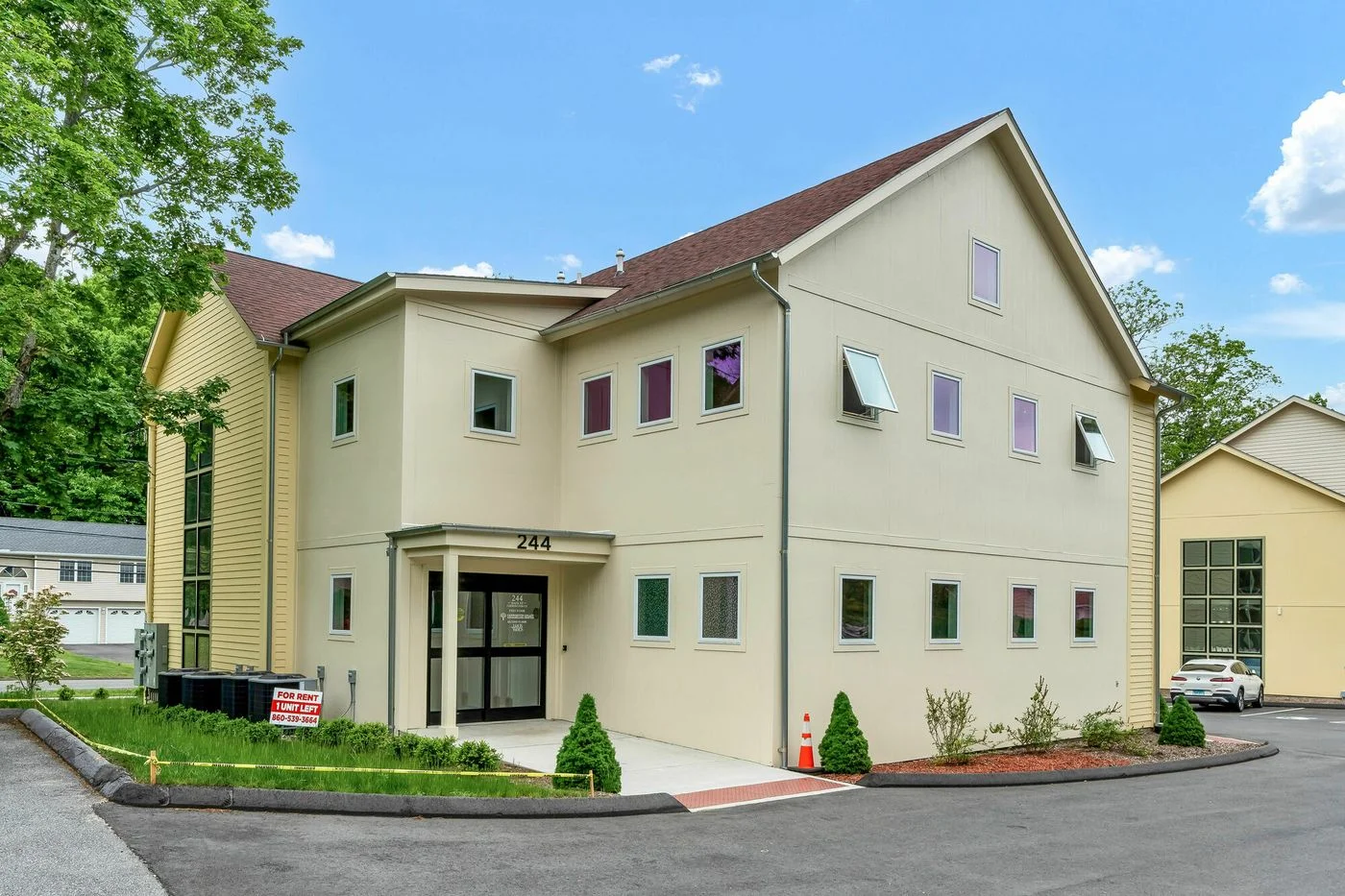 Photo 2 of 244 Main St, Farmington, CT 06032