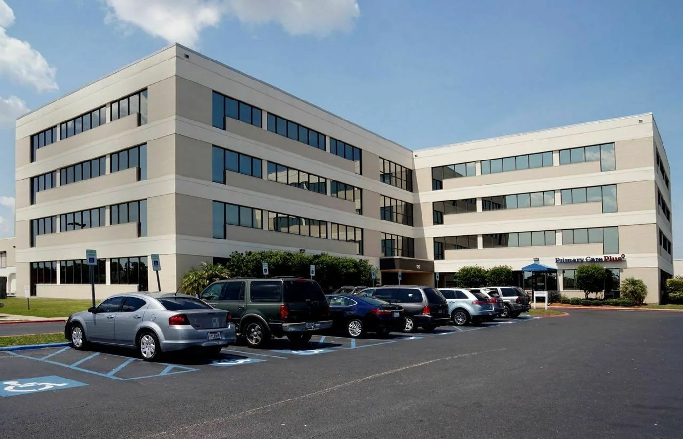 Photo 1 of 120 Ochsner Blvd, Gretna, LA 70056