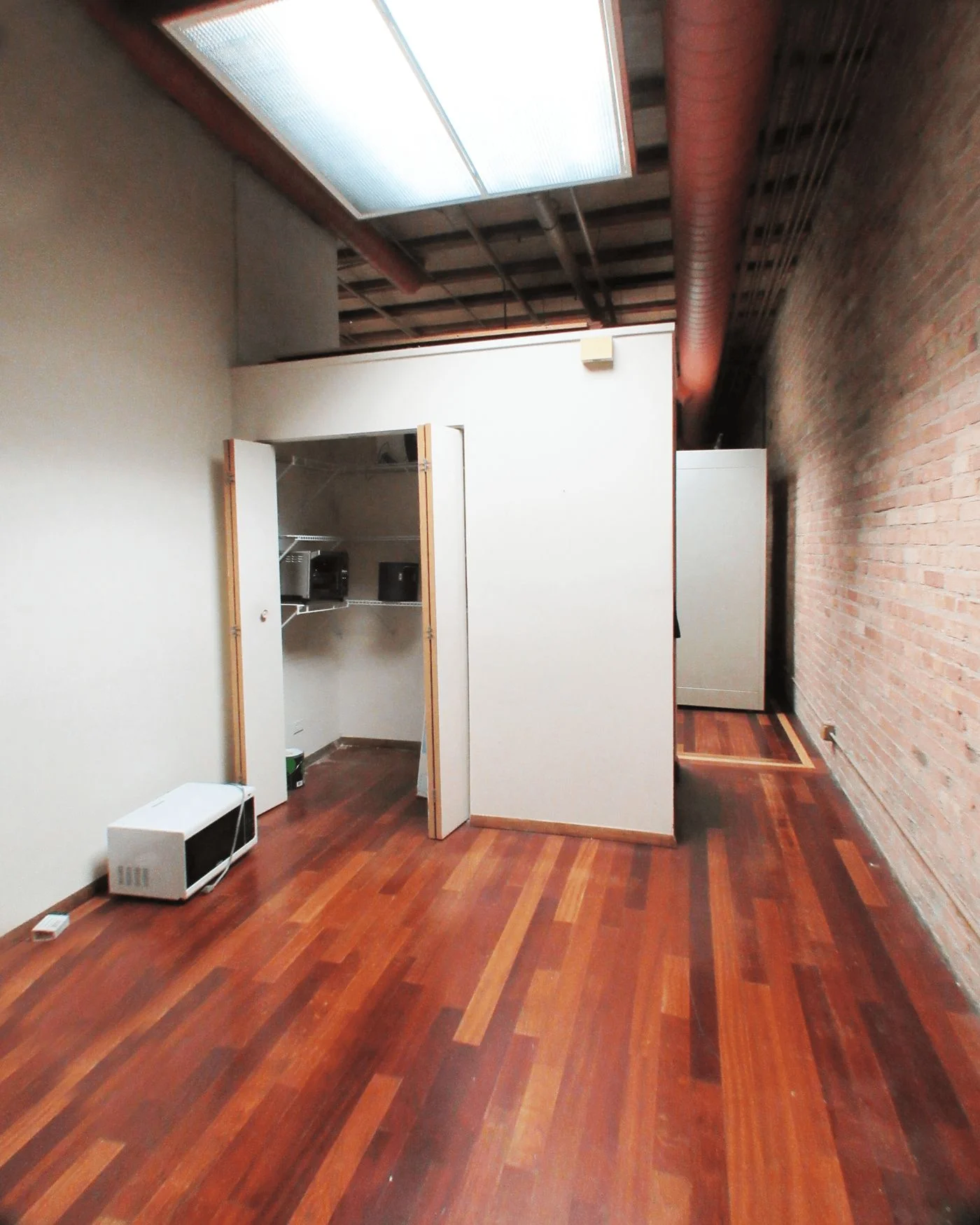 Photo-3 of 117 N Jefferson St, Chicago, IL 60661