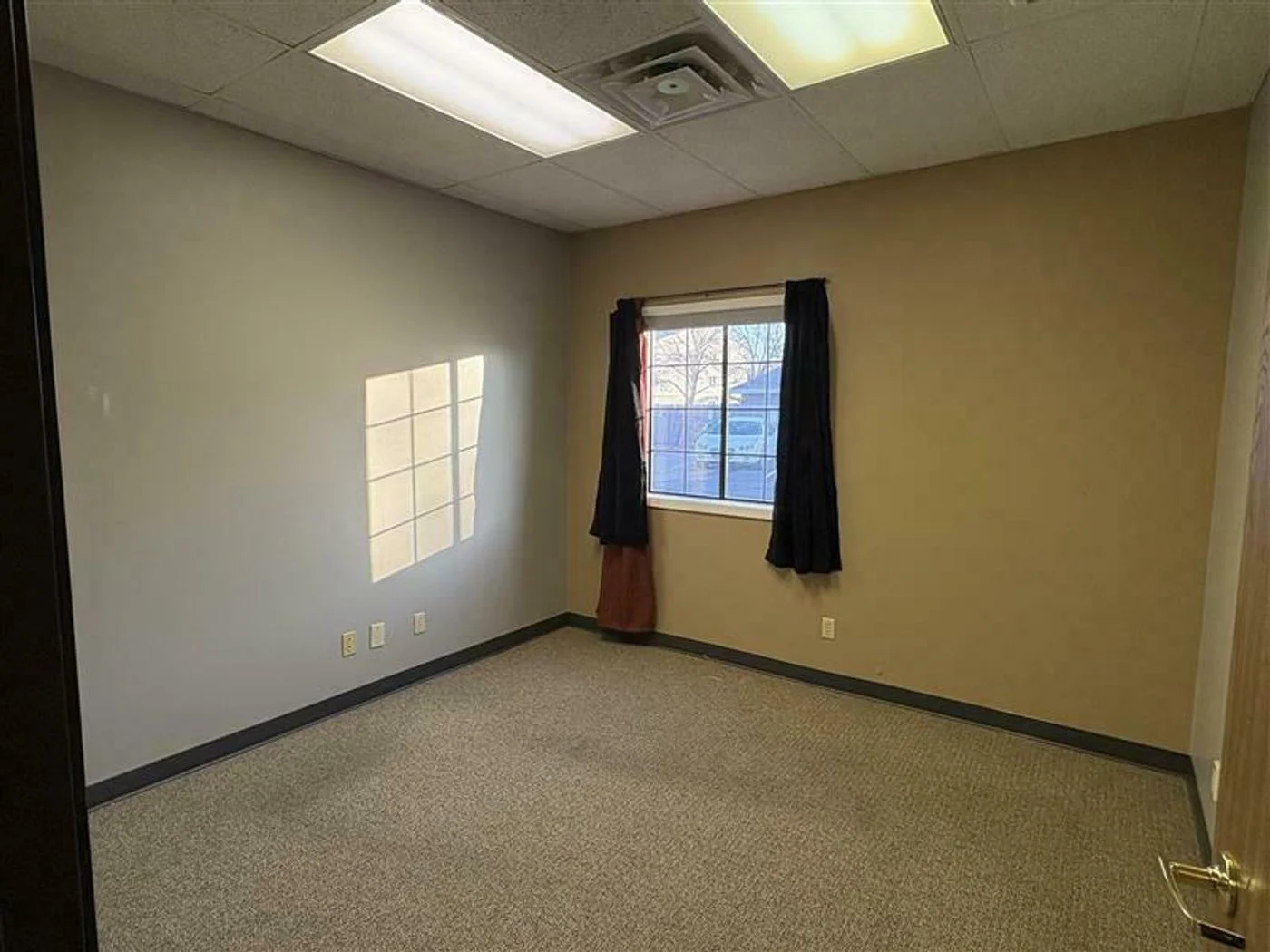 Photo-2 of 3710 S Westport Ave, Sioux Falls, SD 57106