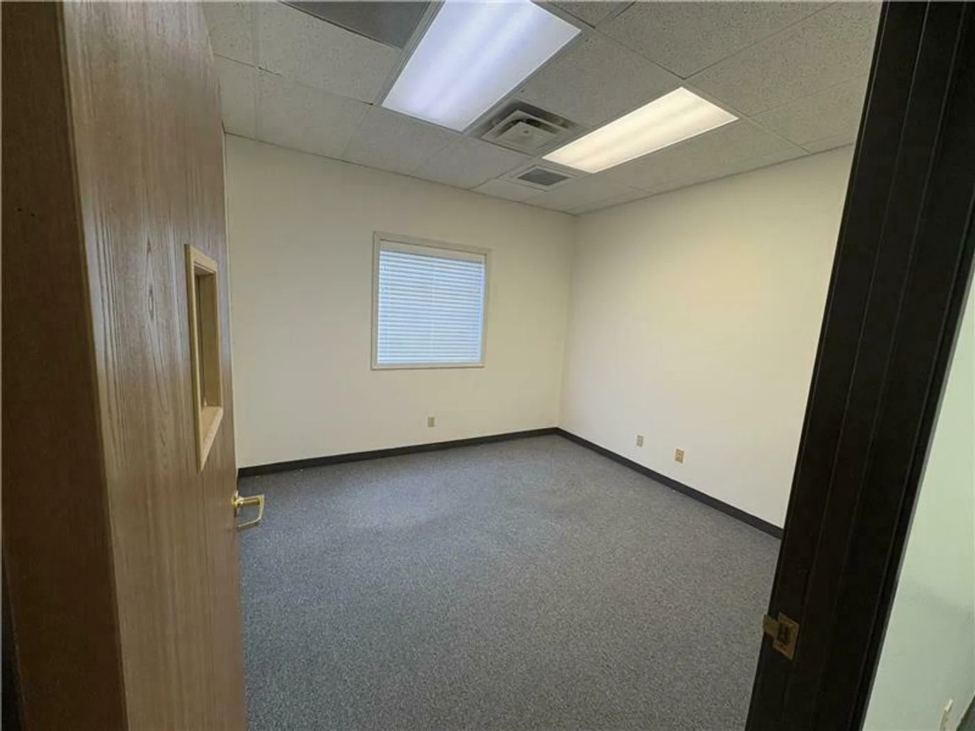 Photo-3 of 3710 S Westport Ave, Sioux Falls, SD 57106
