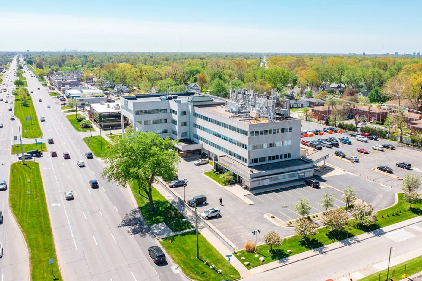 Photo 1 of 30701 Woodward Ave, Royal Oak, MI 48073