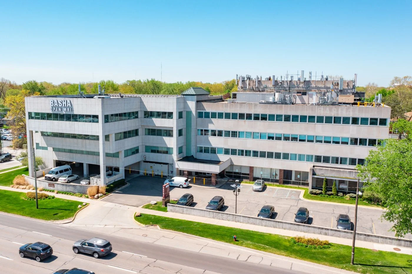 Photo 2 of 30701 Woodward Ave, Royal Oak, MI 48073