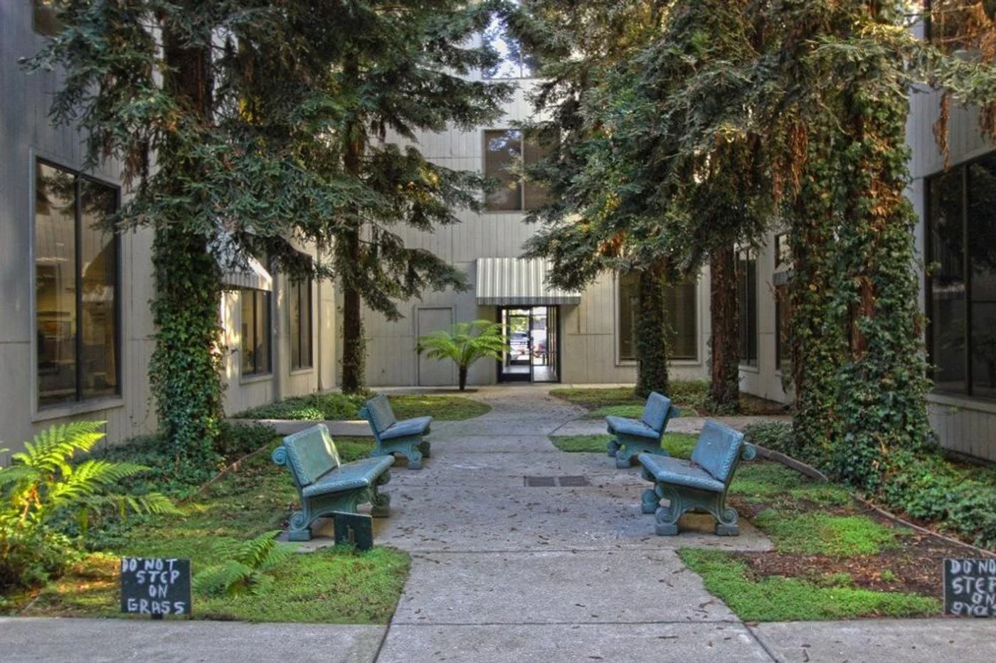 Photo 3 of 675 Hegenberger Rd, Oakland, CA 94621