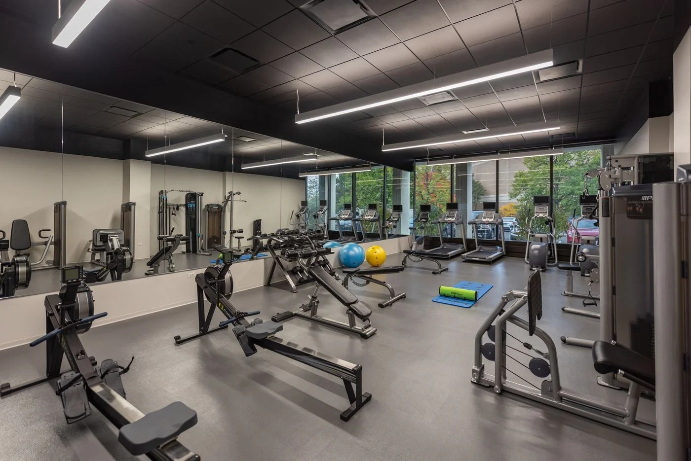 Photo 3 of 1900 Spring Rd, Oak Brook, IL 60523