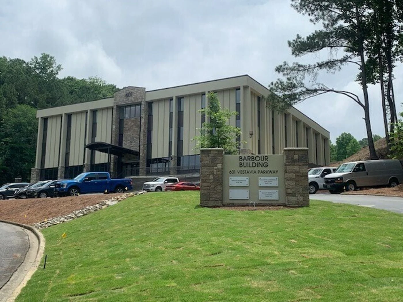 Photo 2 of 601 Vestavia Pkwy, Vestavia, AL 35216