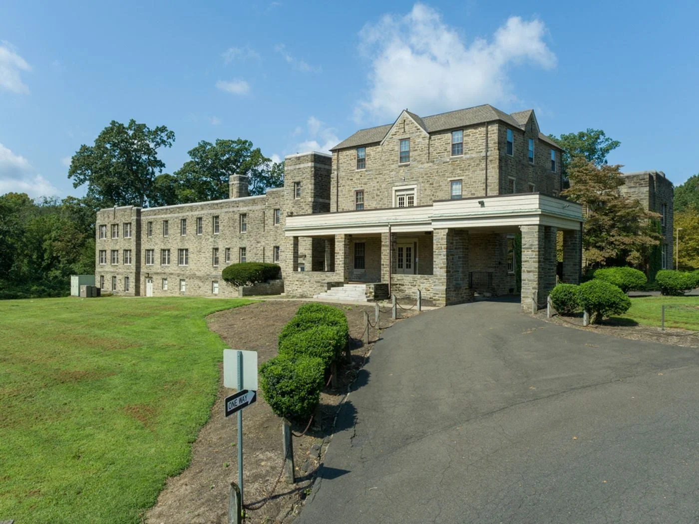 Photo 2 of 100 W Laurel Ave, Cheltenham, PA 19012