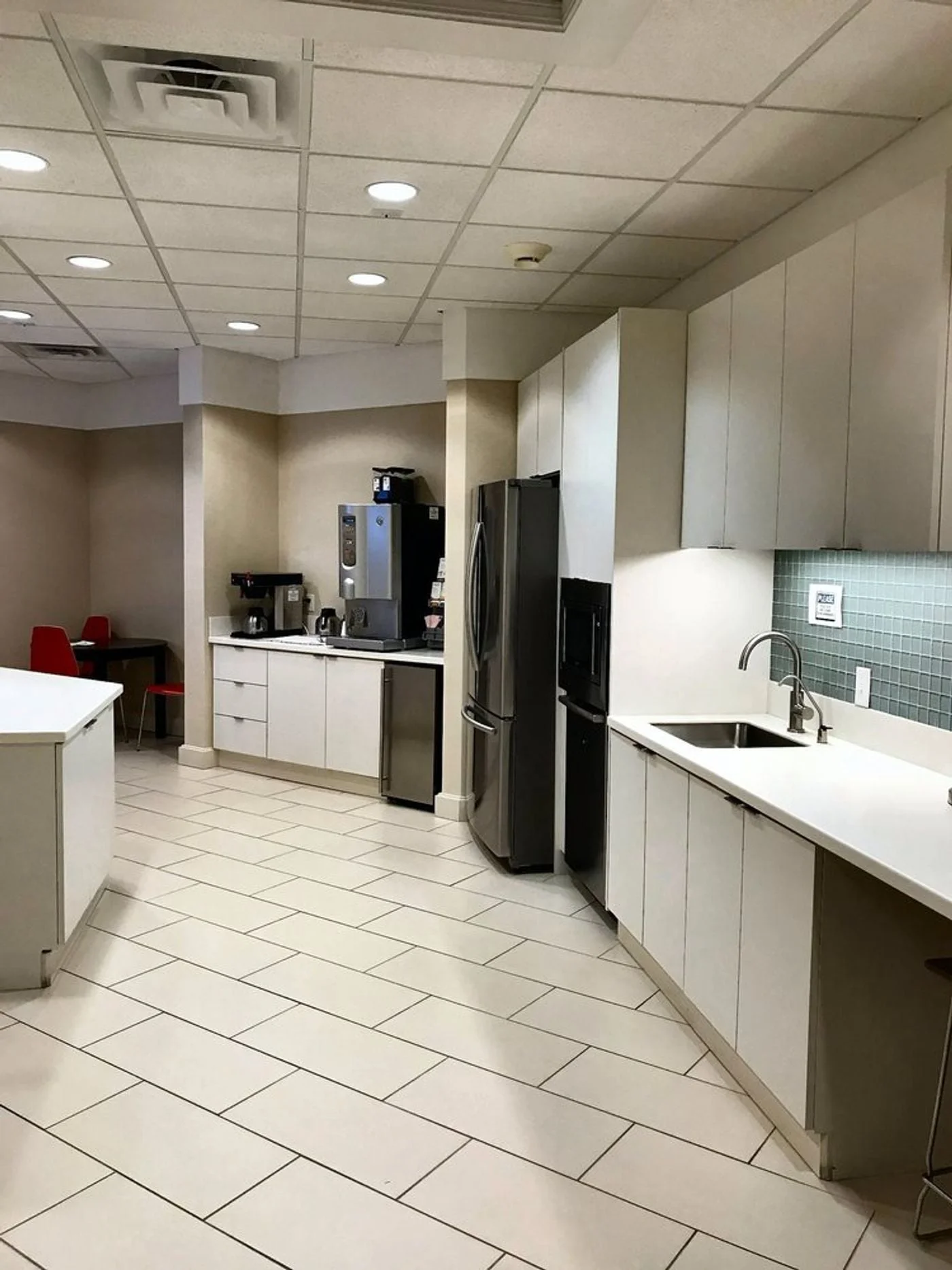 Photo 3 of 121 S Whittier Rd, Wichita, KS 67207