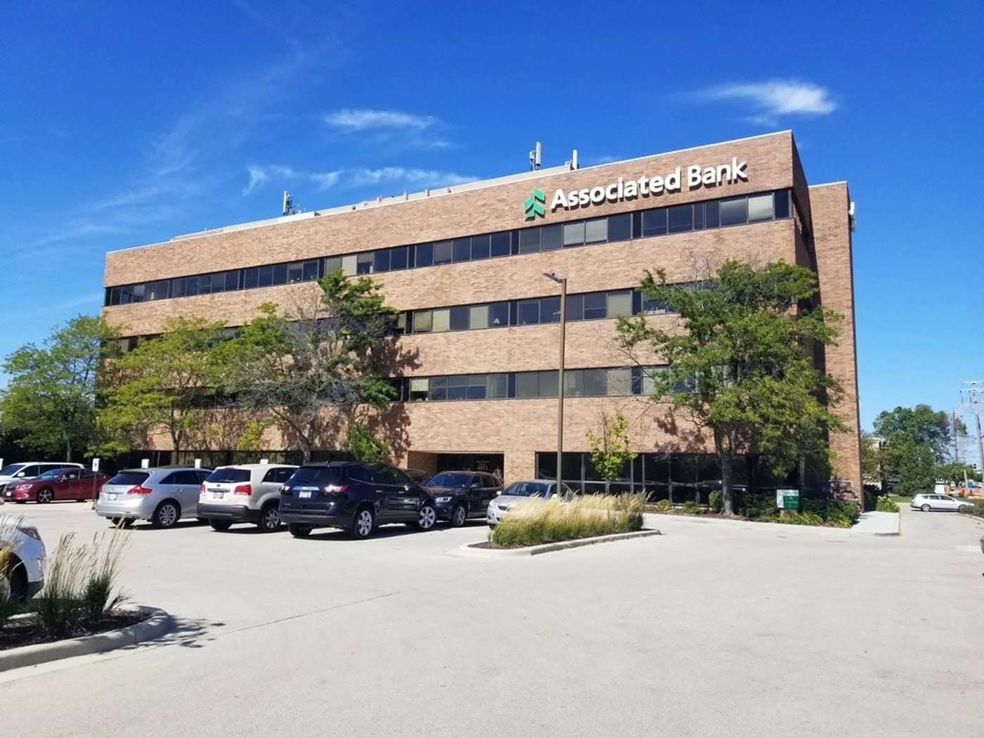 Photo 2 of 4811 S 76th St, Greenfield, WI 53220