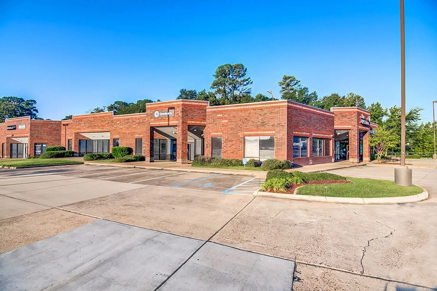 Photo-1 of 2533-2535 Bert Kouns Industrial Loop, Shreveport, LA 71118