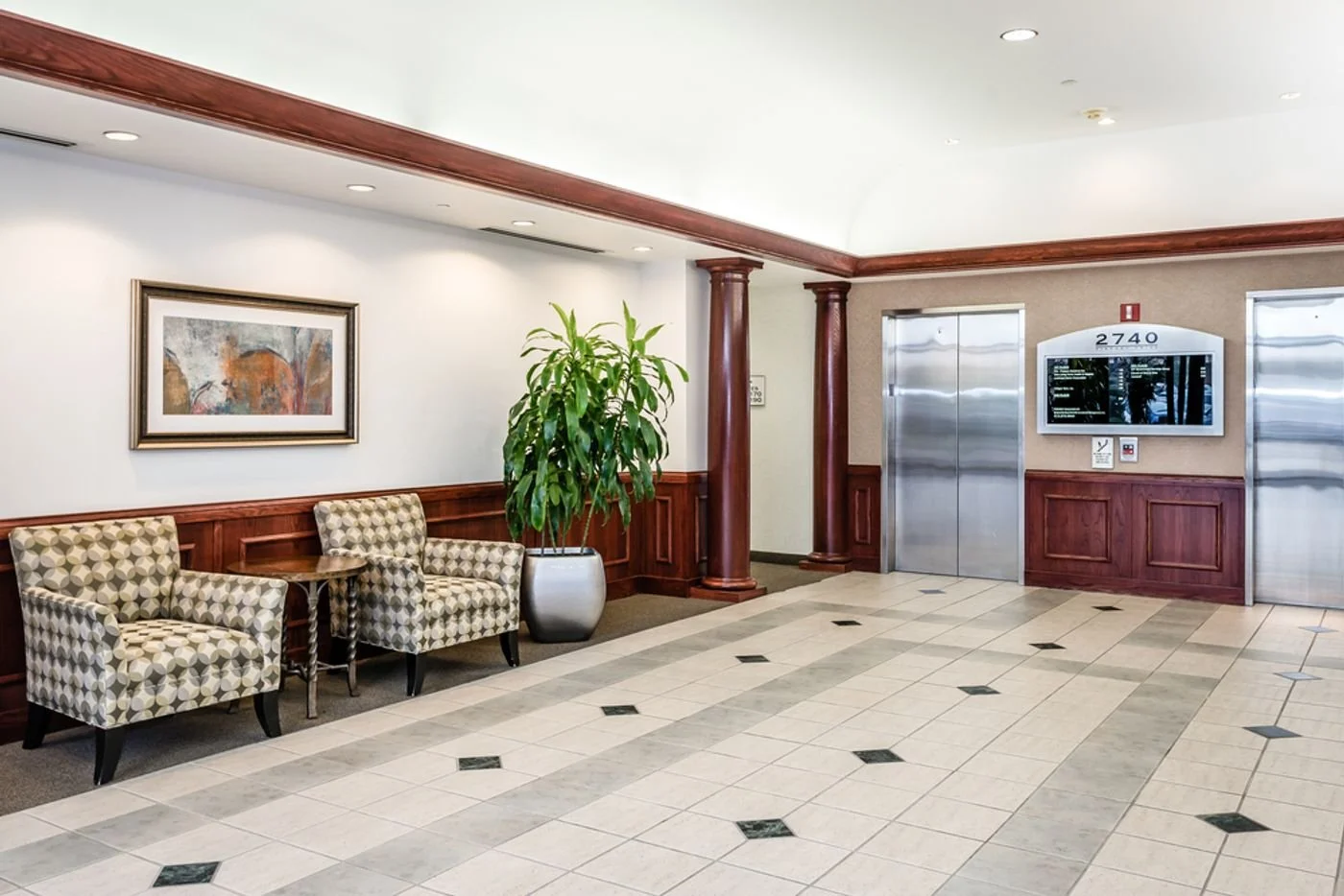 Photo-3 of 2740 Airport Dr, Columbus, OH 43219