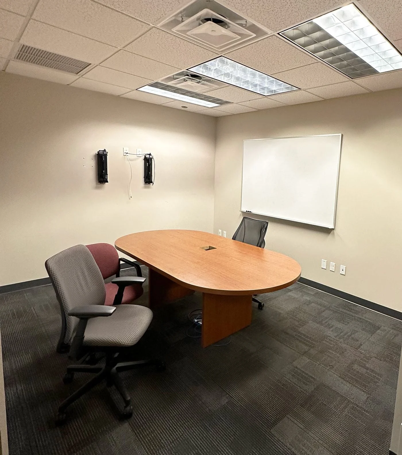 Photo 3 of 707 Sable Oaks Dr, South Portland, ME 04106