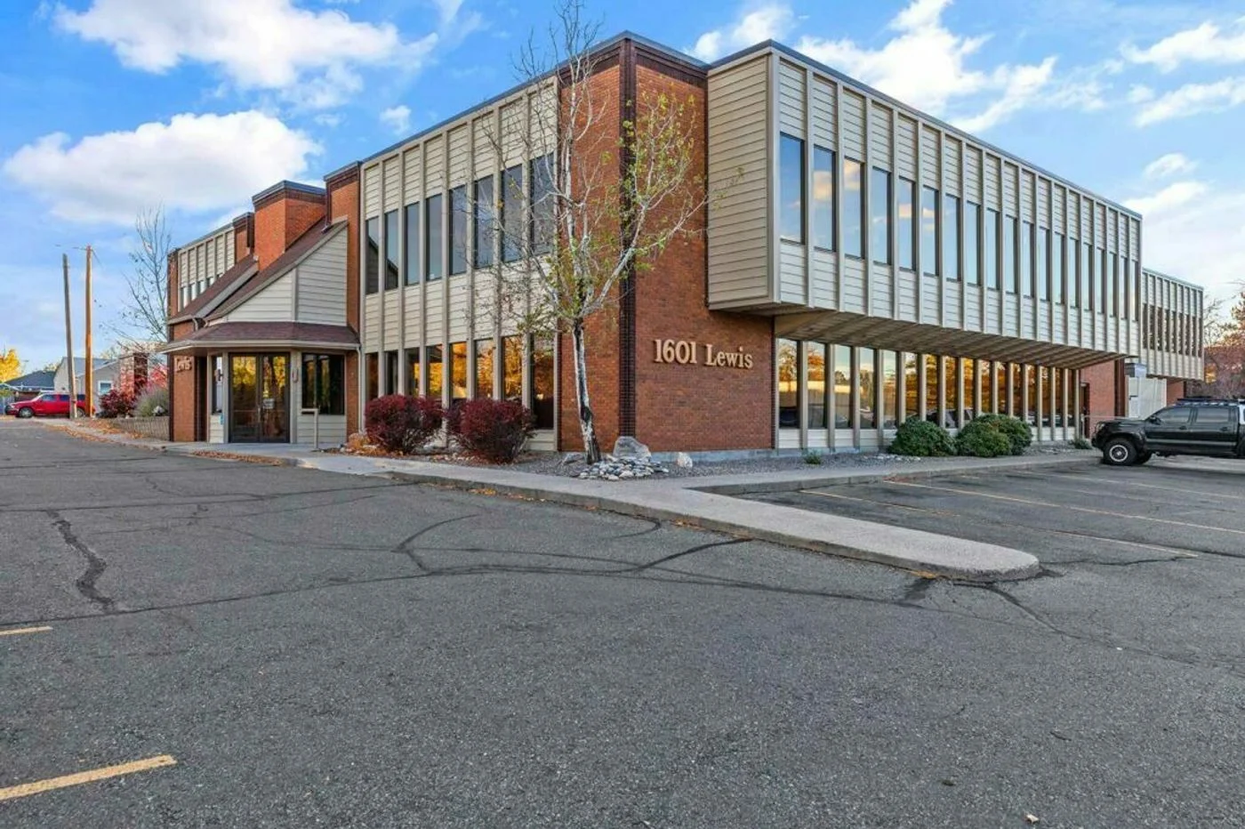 Photo-1 of 1601 Lewis Ave, Billings, MT 59102