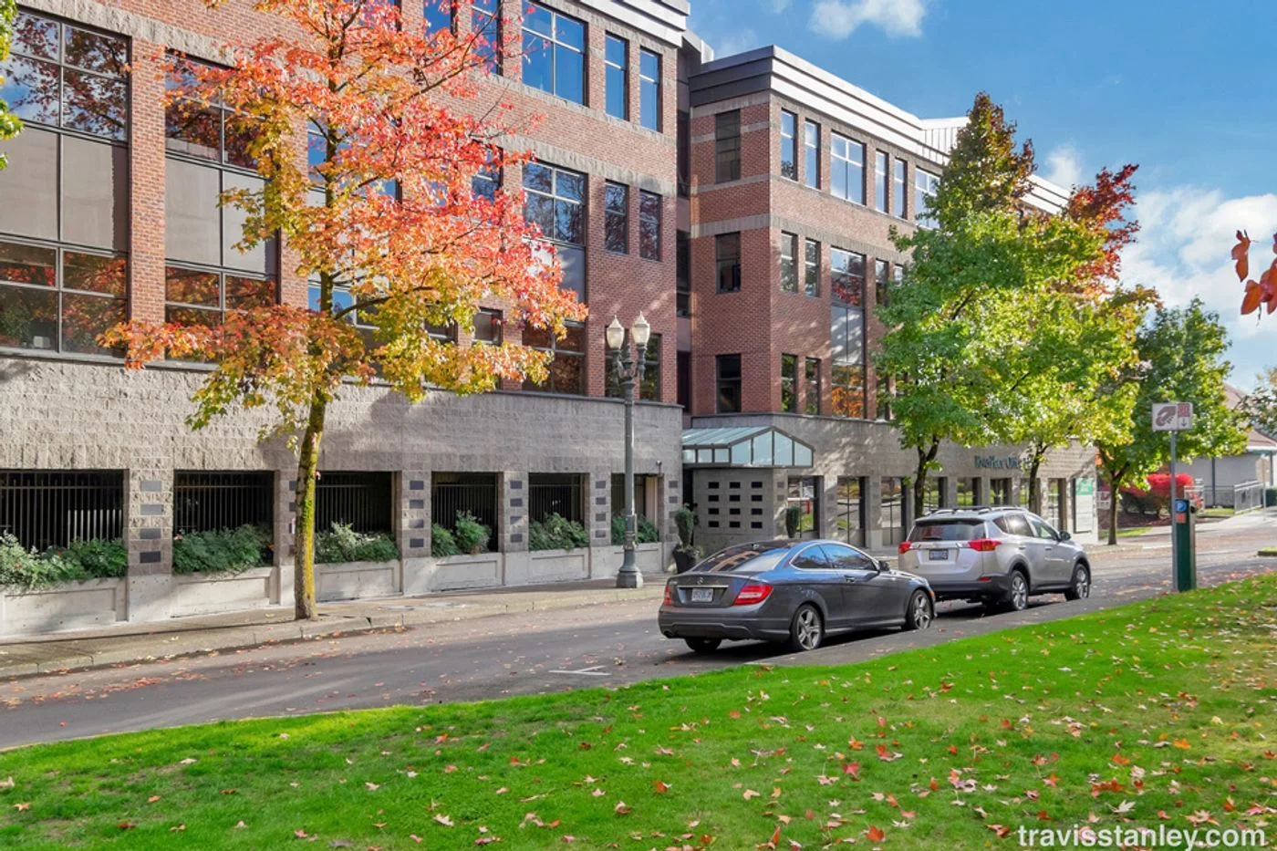 Photo 2 of 1750 S Harbor Way, Portland, OR 97201