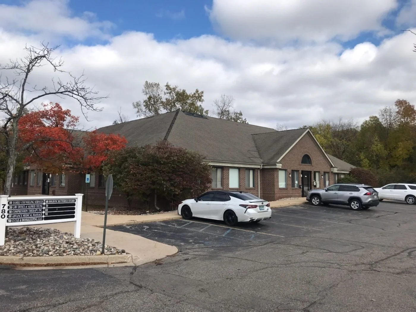 Photo 1 of 780 W Lake Lansing Rd, East Lansing, MI 48823