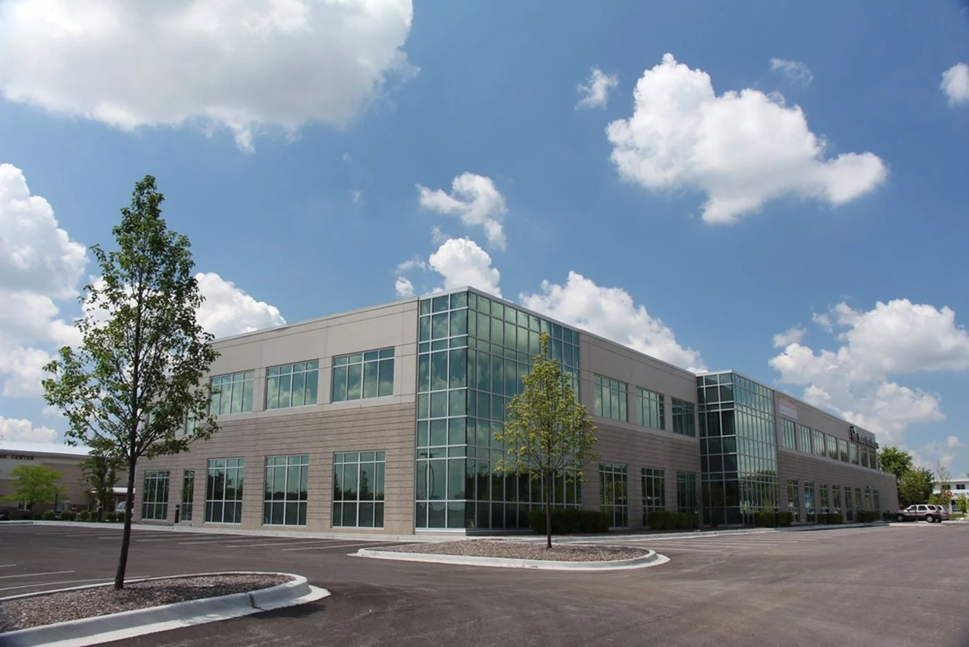 Photo 3 of 1025 Red Oak Ln, Lindenhurst, IL 60046