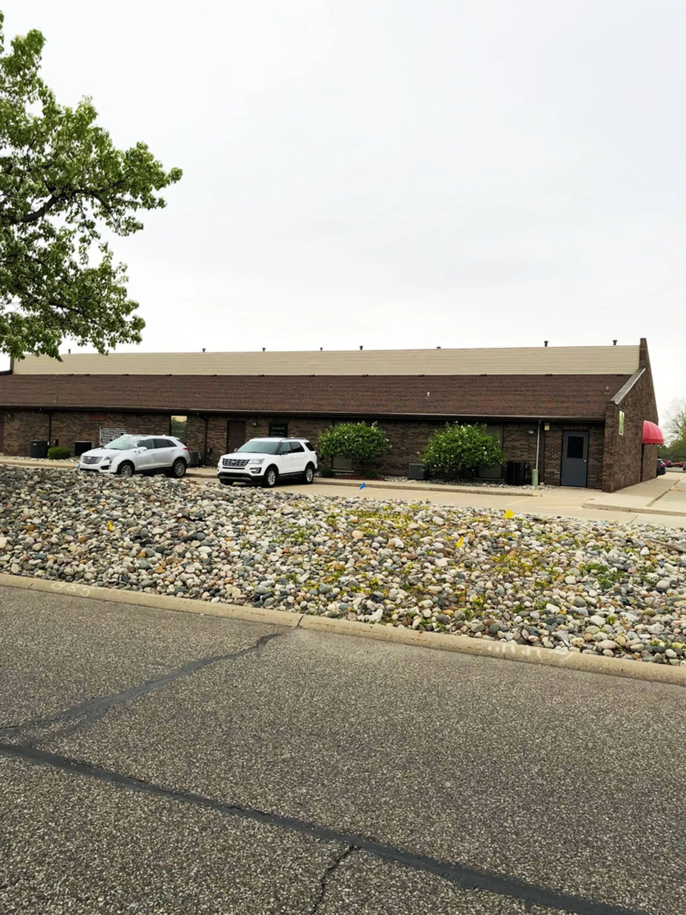 Photo 2 of 43211 Dalcoma Dr, Clinton Township, MI 48038