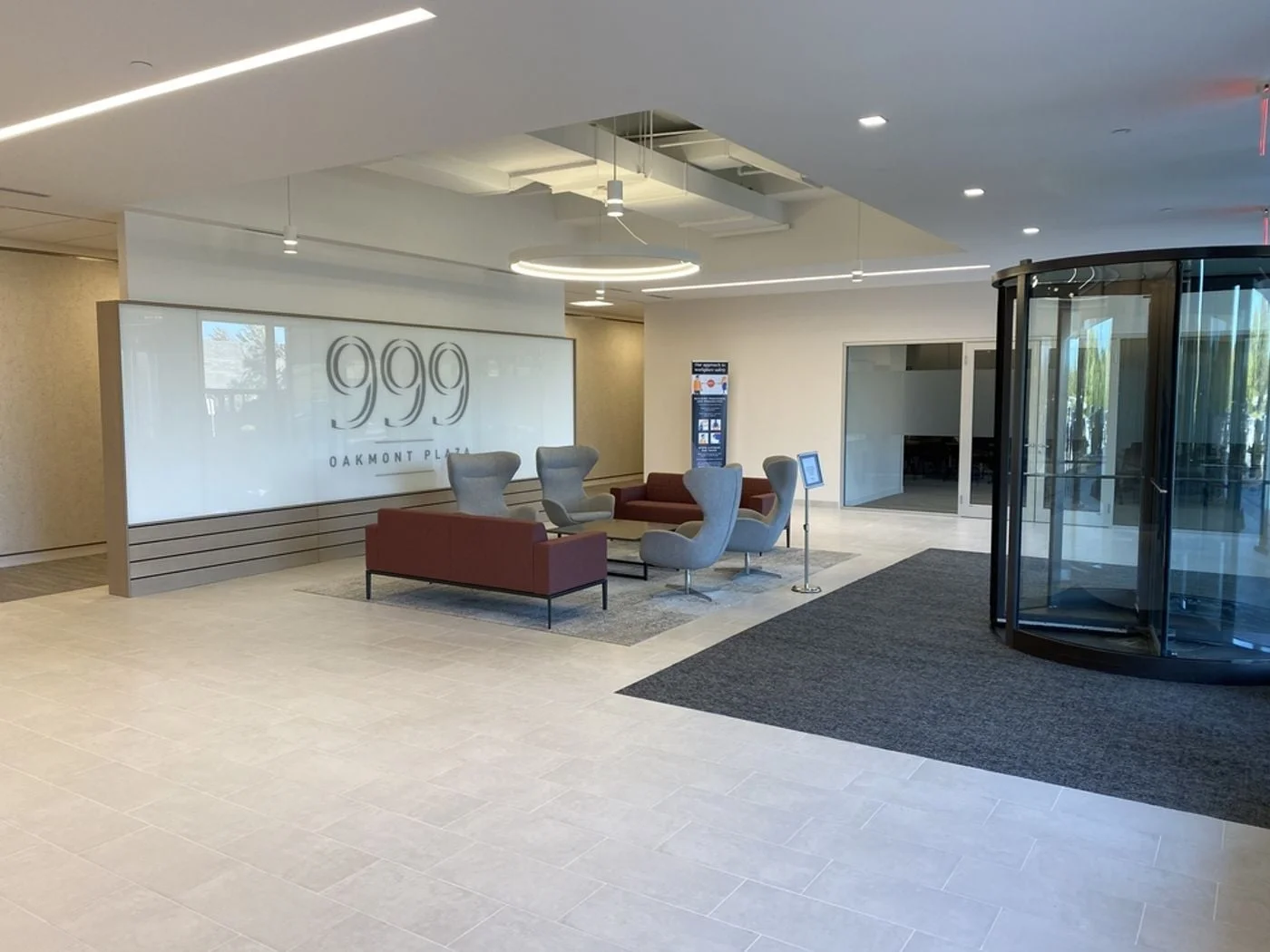 Photo 2 of 999 Oakmont Plaza Dr, Westmont, IL 60559