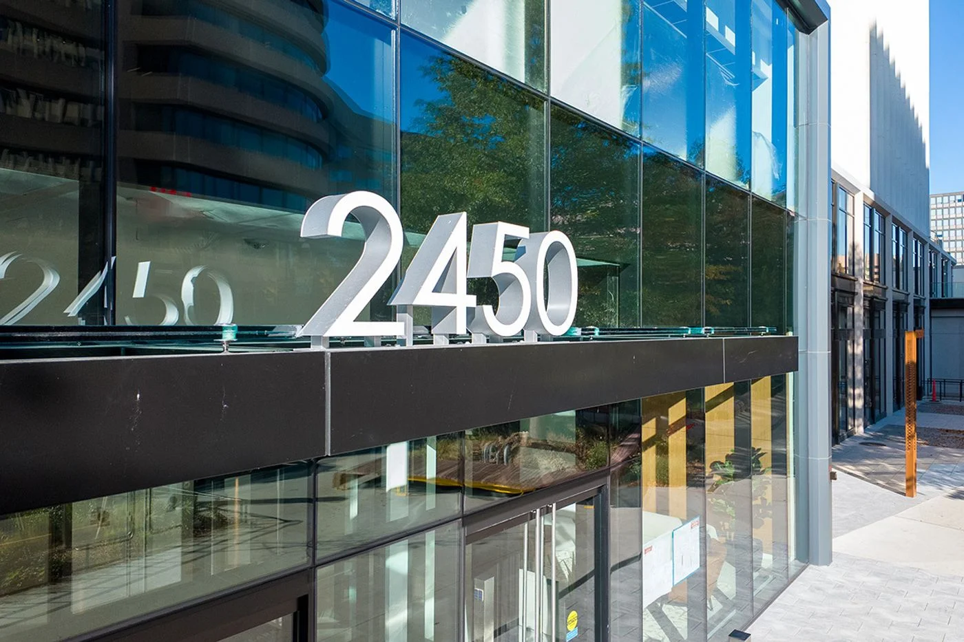 Photo 3 of 2450 Crystal Dr, Arlington, VA 22202