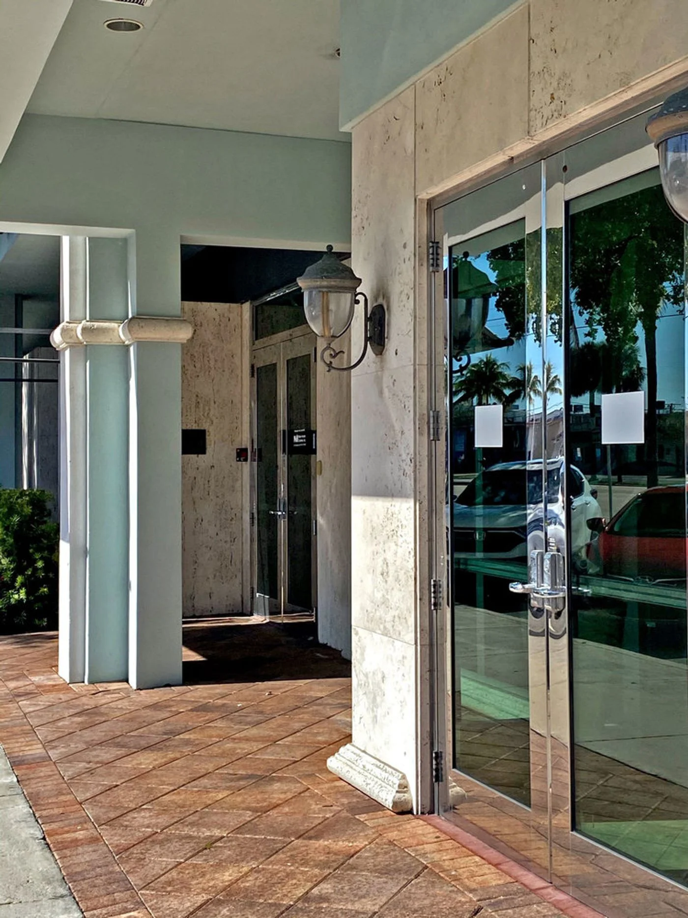 Photo 2 of 2601 E Oakland Park Blvd, Fort Lauderdale, FL 33306