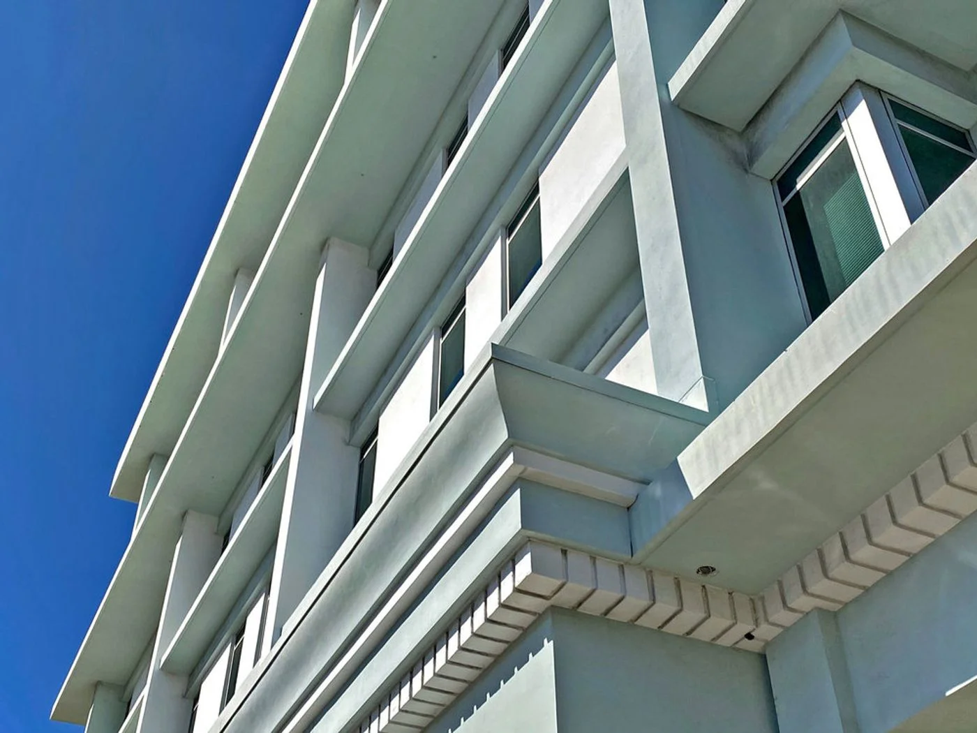 Photo 3 of 2601 E Oakland Park Blvd, Fort Lauderdale, FL 33306