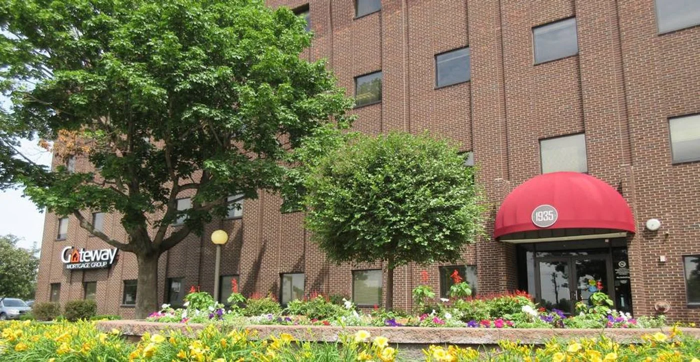 Photo 2 of 1935 County Road B2 W, Saint Paul, MN 55113