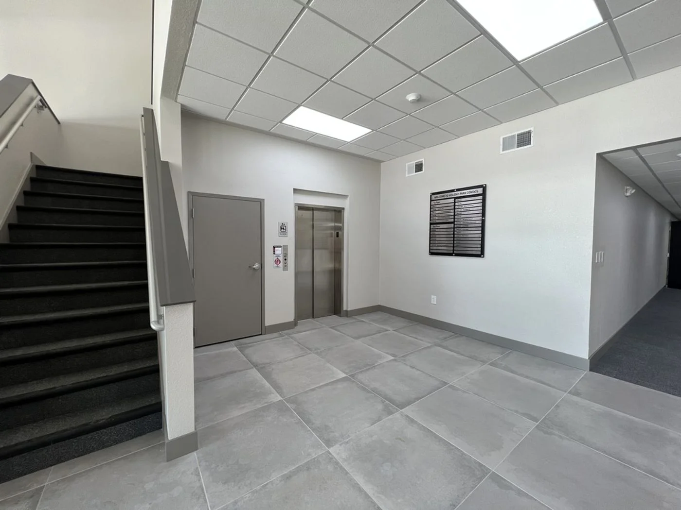 Photo 3 of 27511 Holiday Ln, Perrysburg, OH 43551