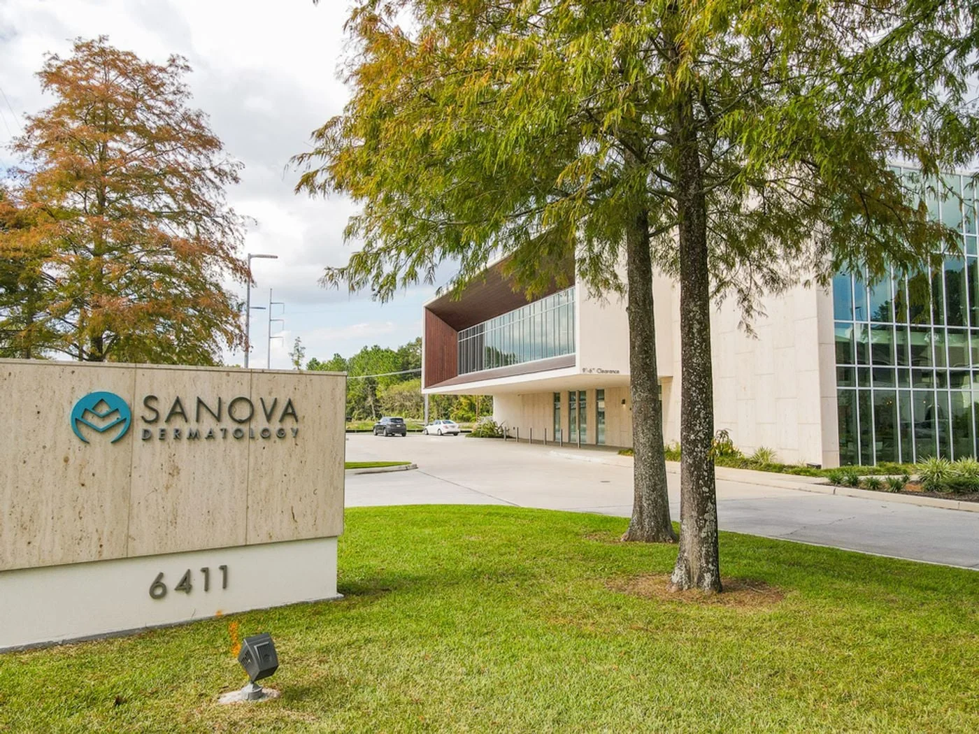 Photo 2 of 6411 Perkins Rd, Baton Rouge, LA 70808