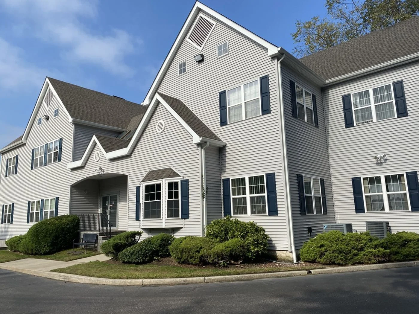 Photo 2 of 28 N Country Rd, Mount Sinai, NY 11766