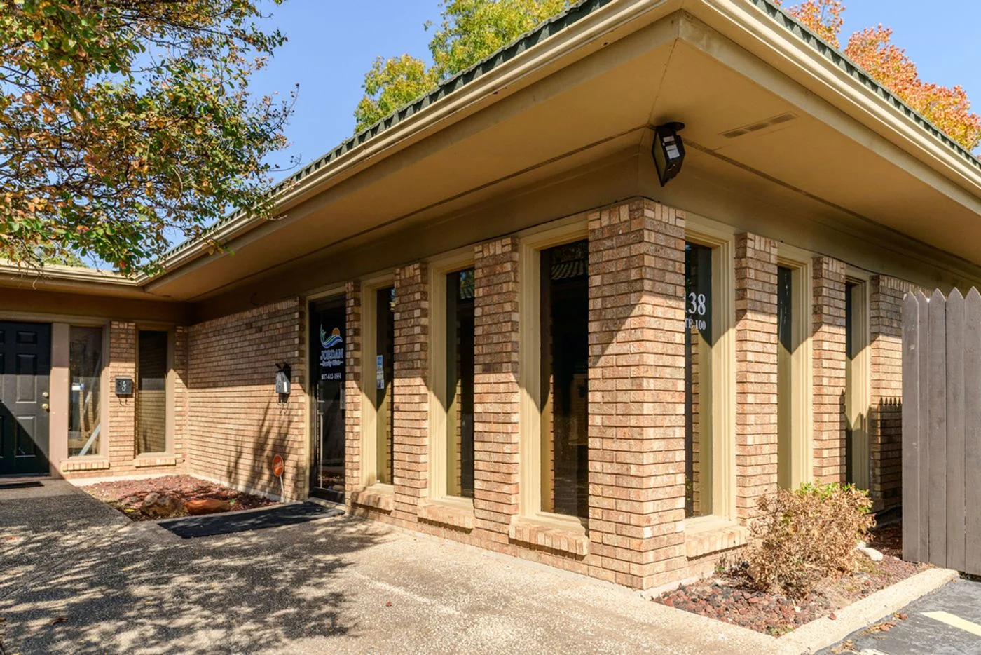 Photo 2 of 6138 Walraven Cir, Fort Worth, TX 76133