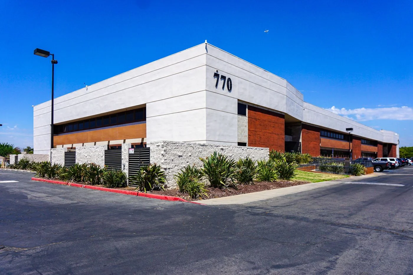 Photo 3 of 770 E Shaw Ave, Fresno, CA 93710