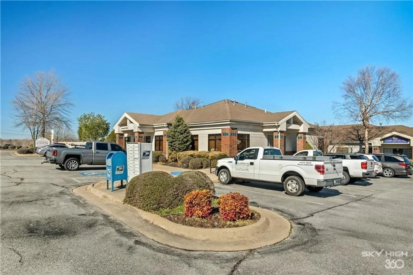 Photo 3 of 3291 S Thompson St, Springdale, AR 72764