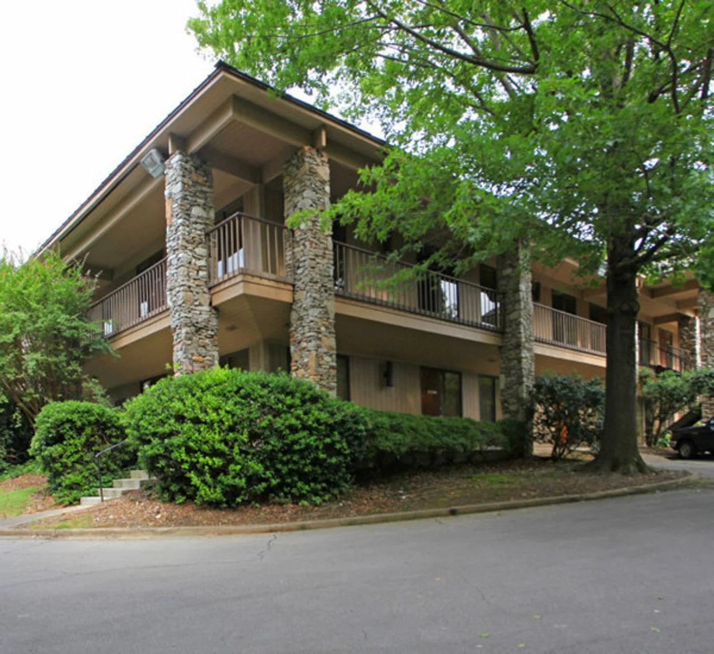 Photo 1 of 100 200 400 500 Chase Park South, Birmingham, AL 35244