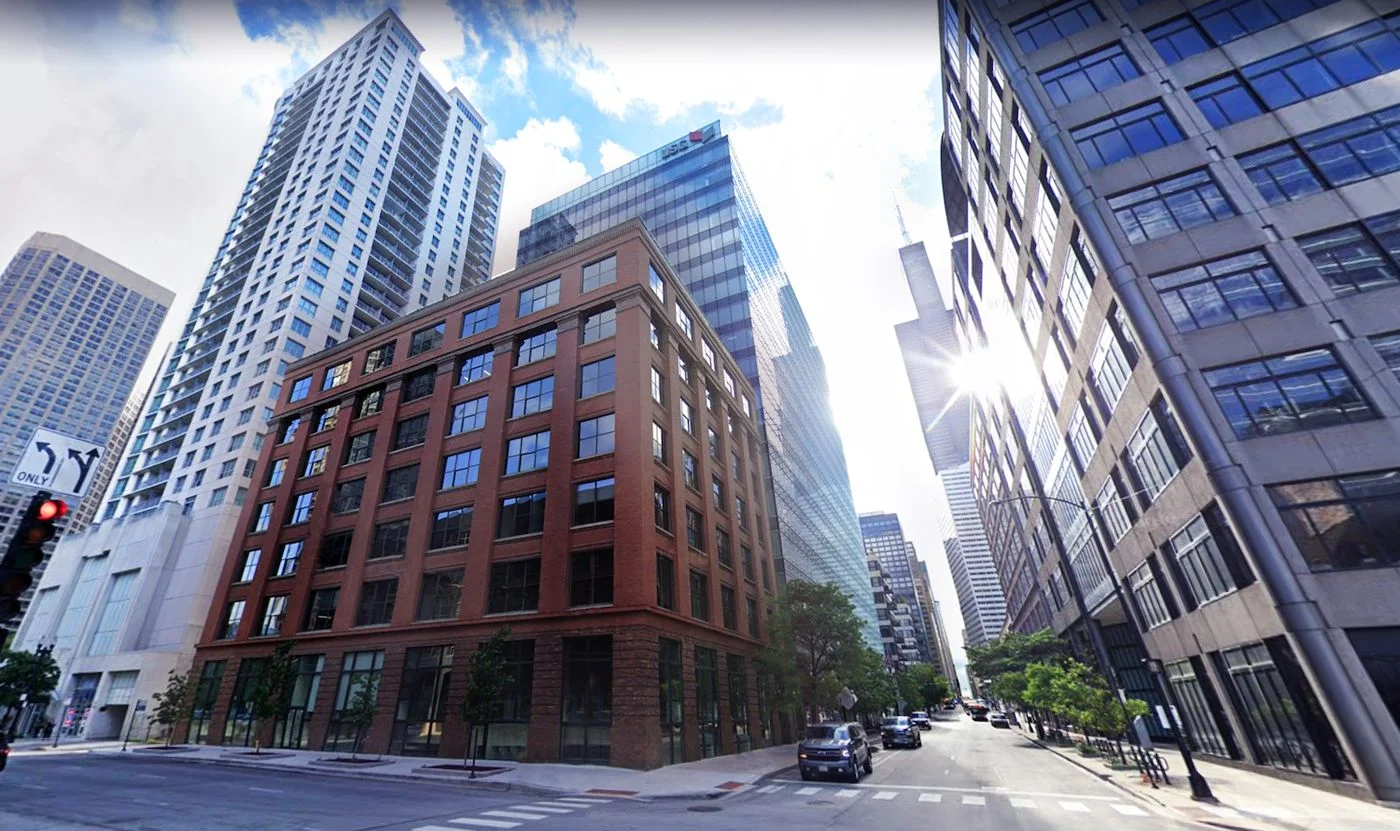 Photo 1 of 566 W Adams St, Chicago, IL 60661