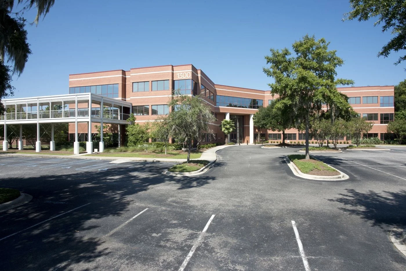 Photo 2 of 1300 Hospital Dr, Mount Pleasant, SC 29464