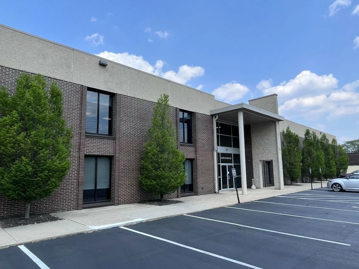 Photo 1 of 1550 Old Henderson Rd, Columbus, OH 43220