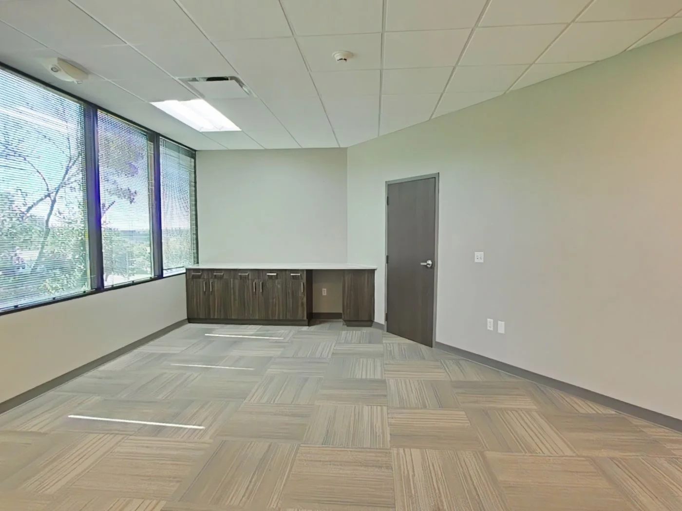 Photo-3 of 8205 W 108th Ter, Overland Park, KS 66210