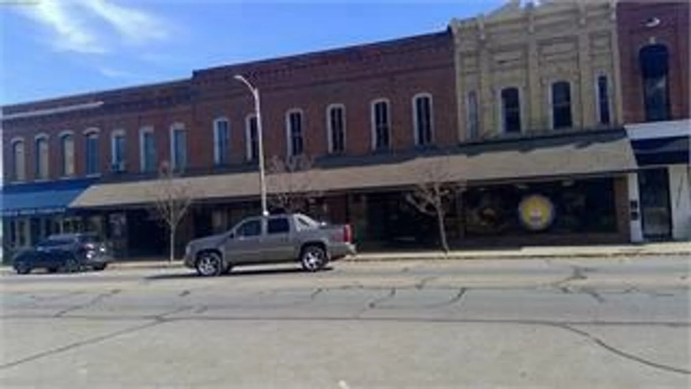 Photo 2 of 118-122 N Detroit St, Lagrange, IN 46761