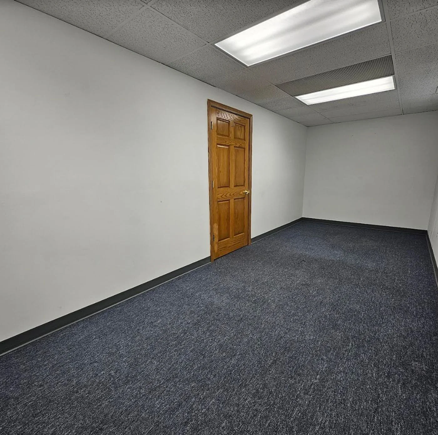 Photo-3 of 215 E Waterloo Rd, Akron, OH 44319