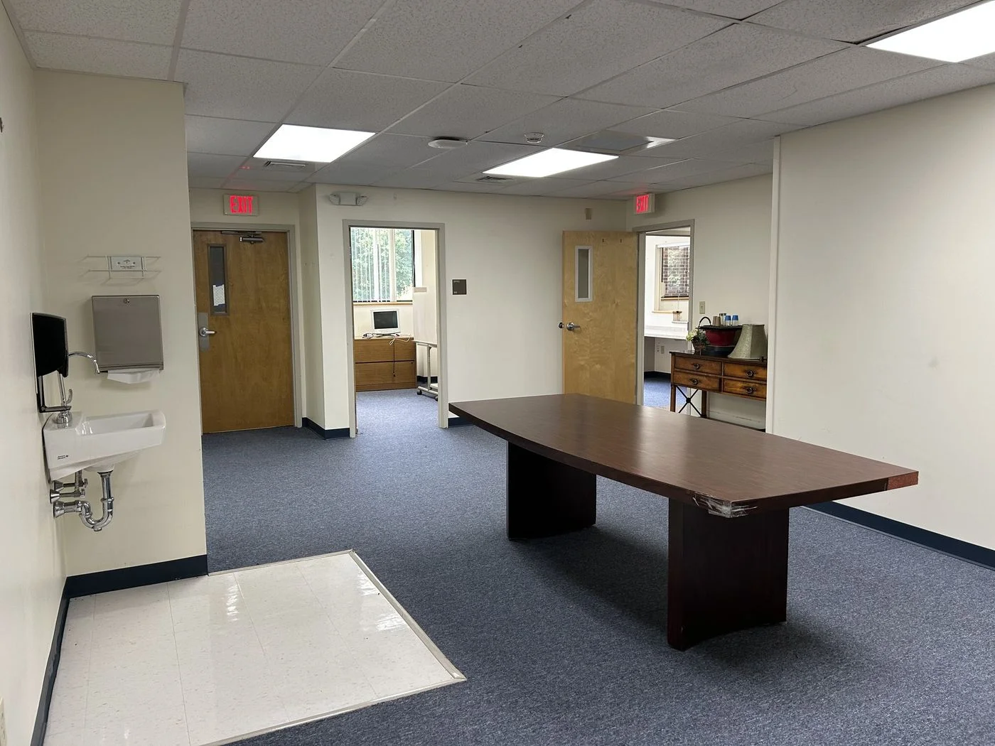 Photo 3 of 250 Hampton St, Auburn, MA 01501