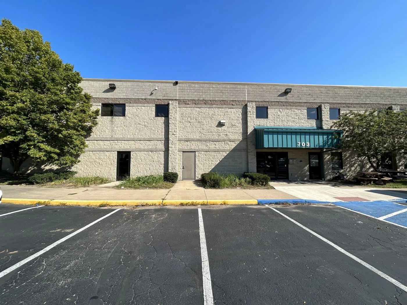 Photo 2 of 703 S Main St, Akron, OH 44311