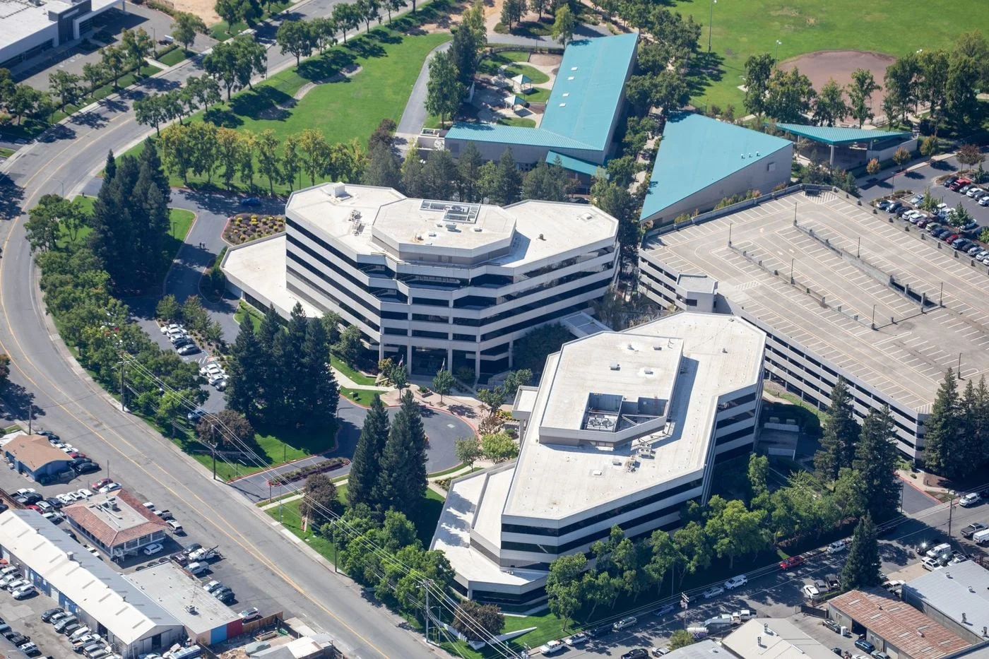 Photo 3 of 2241 Harvard St, Sacramento, CA 95815