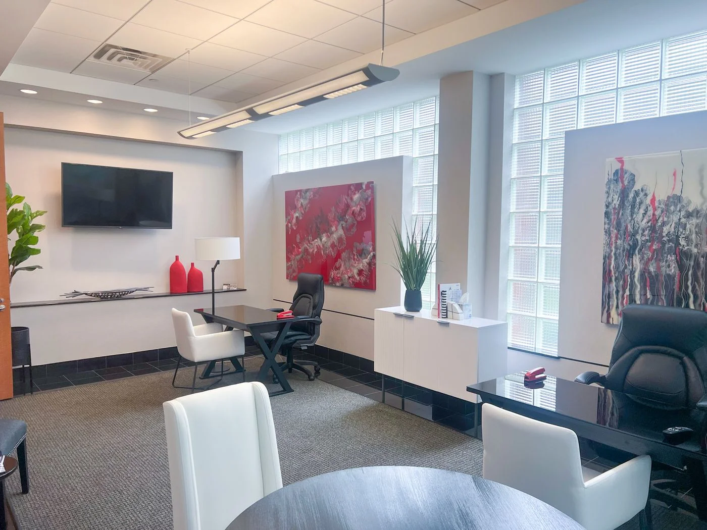 Photo 3 of 9400 Grogans Mill Rd, The Woodlands, TX 77380