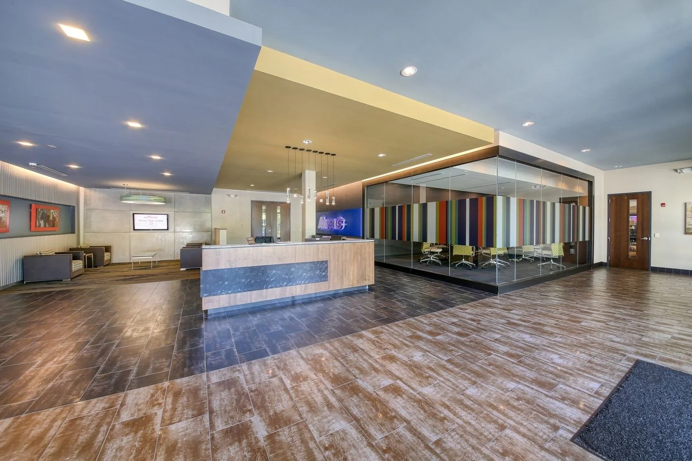 Photo 2 of 60 100 200 400 & 500 Chastain Center Blvd, Kennesaw, GA 30144