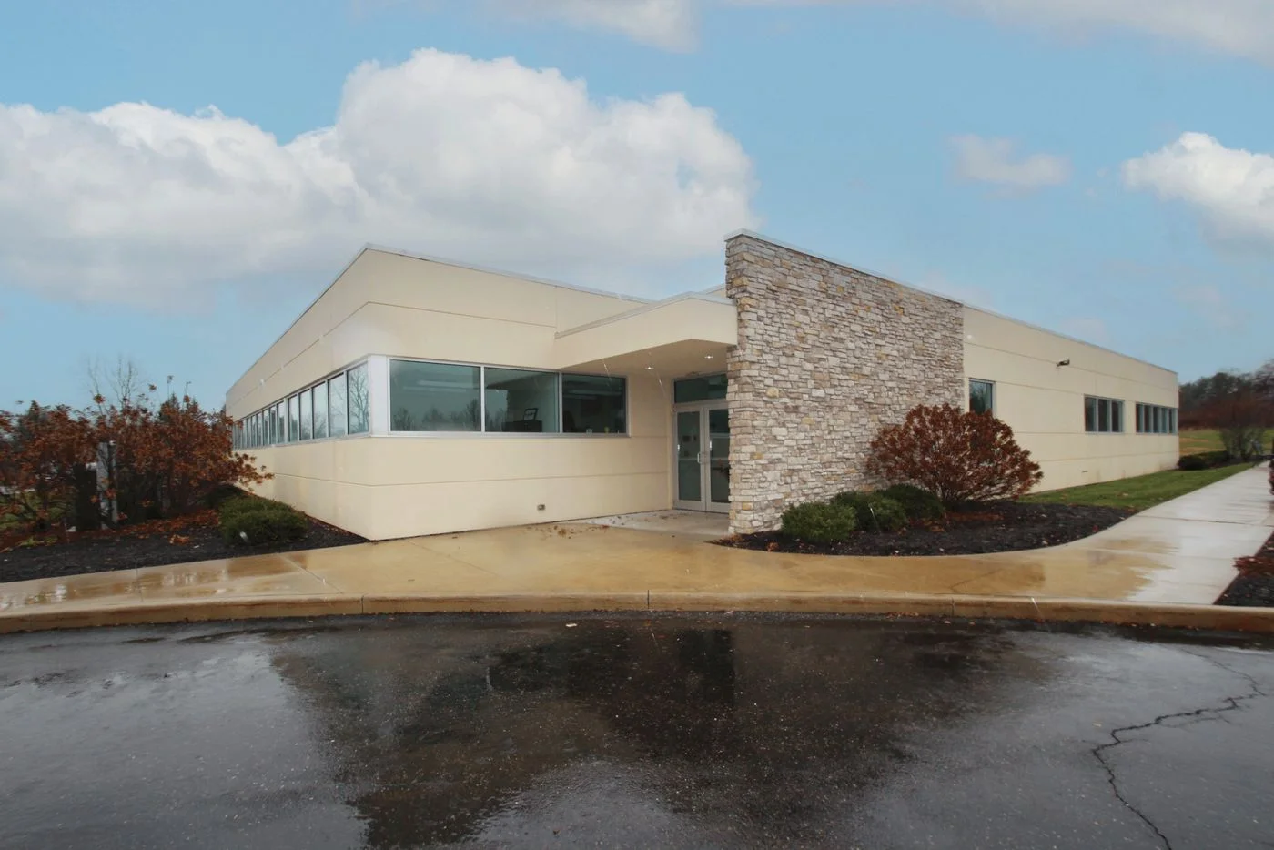 Photo 1 of 5054 Paramount Dr, Medina, OH 44256