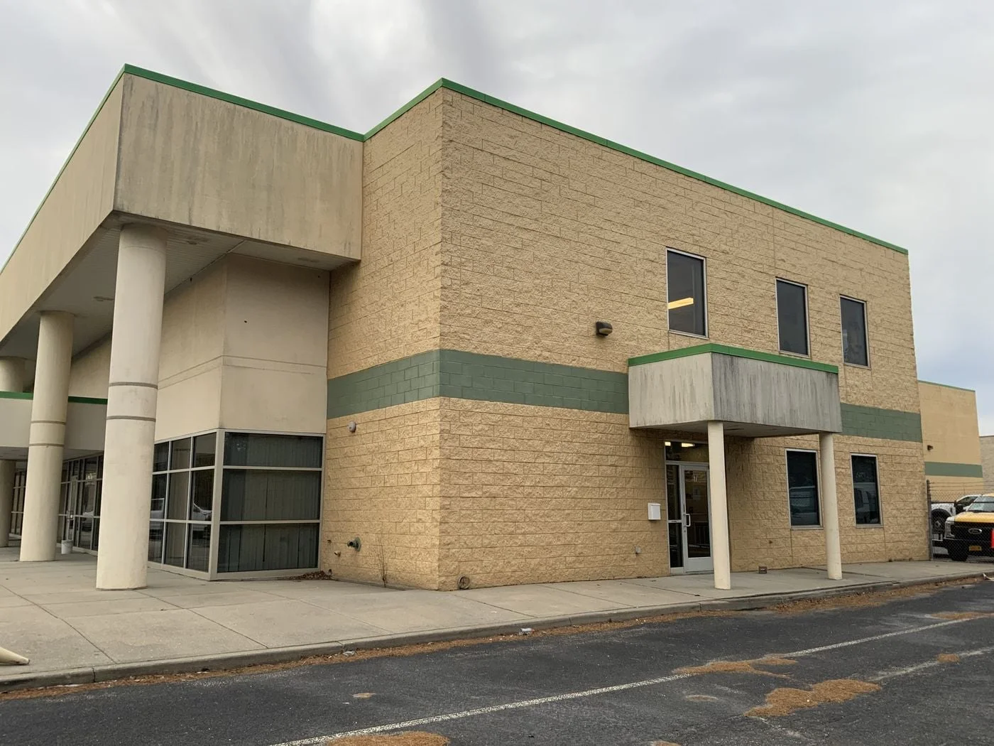 Photo 3 of 57 Todd Ct, Yaphank, NY 11980