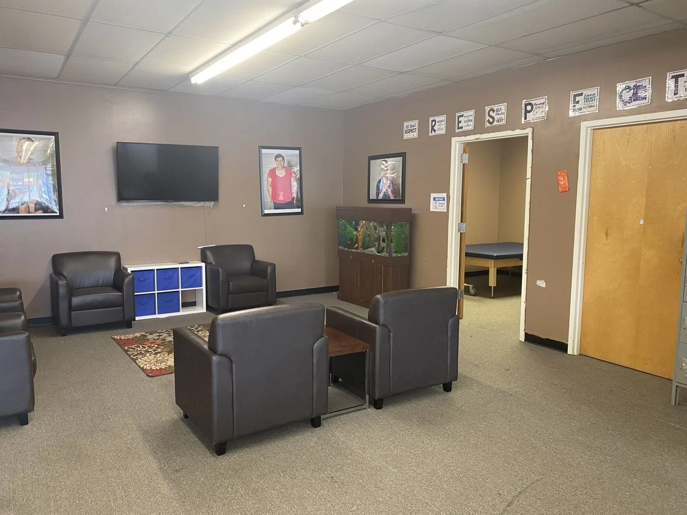 Photo 2 of 725 Main Ave W, Massillon, OH 44647