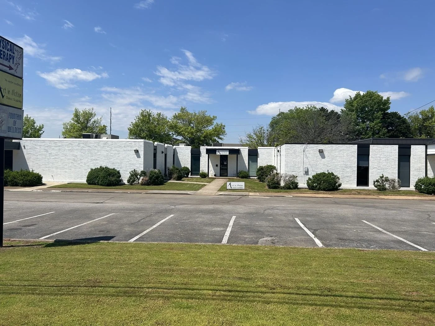 Photo-1 of 8300 Whitesburg Way SE, Huntsville, AL 35802