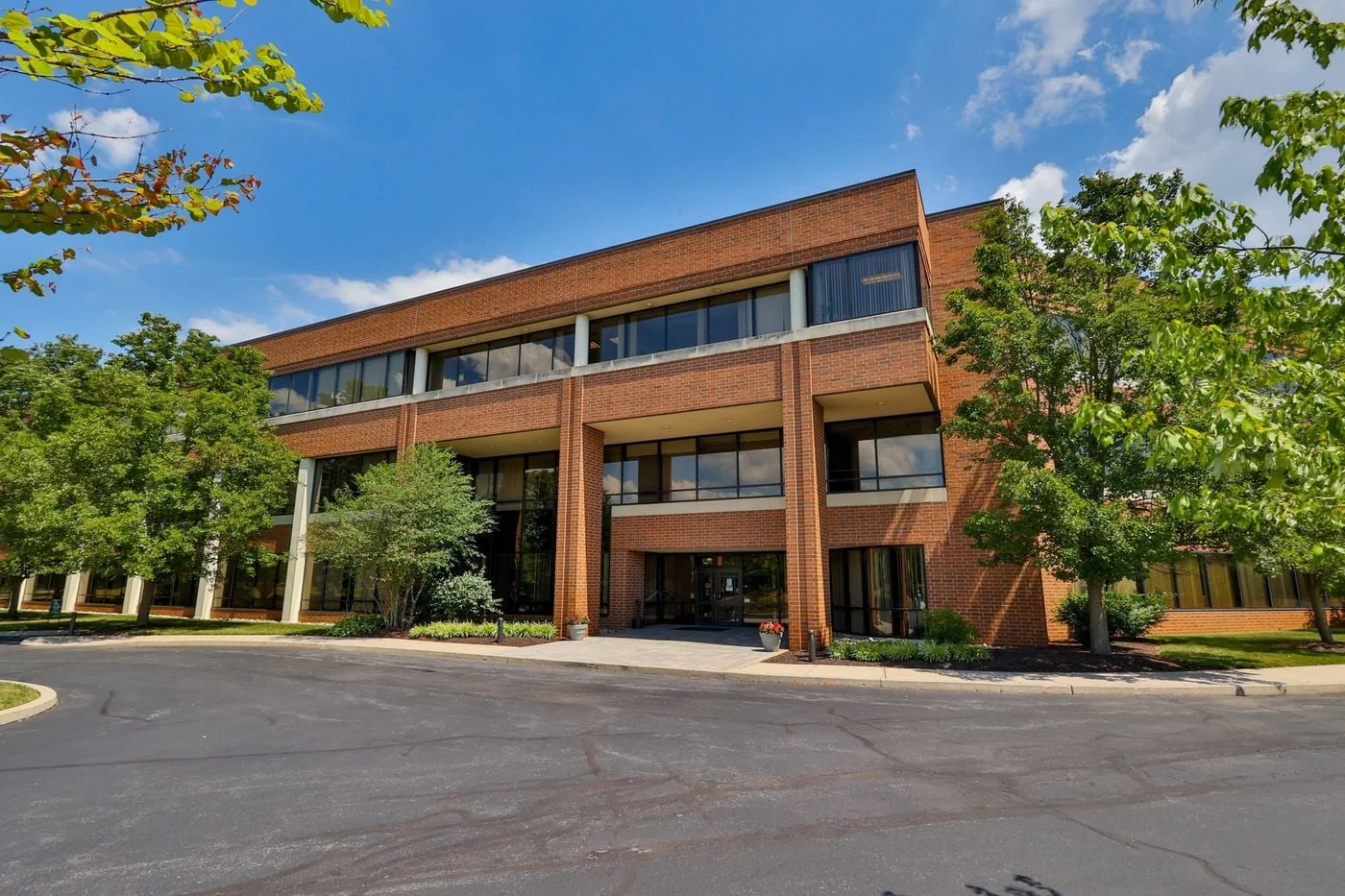 Photo 2 of 1525 Valley Center Pkwy, Bethlehem, PA 18017